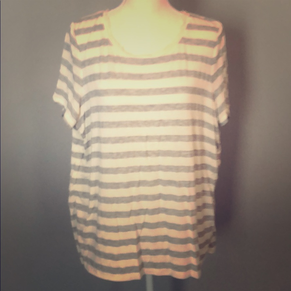Vince Camuto short sleeve blouse